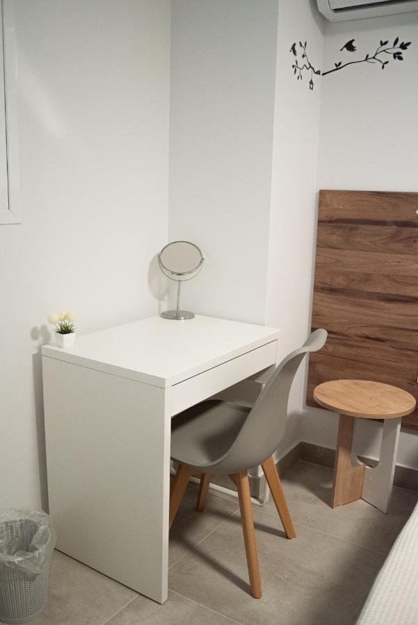 Appartamento Naiads Nest - The Garden Gem Varkiza Esterno foto