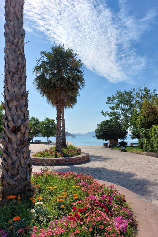 Appartamento Naiads Nest - The Garden Gem Varkiza Esterno foto